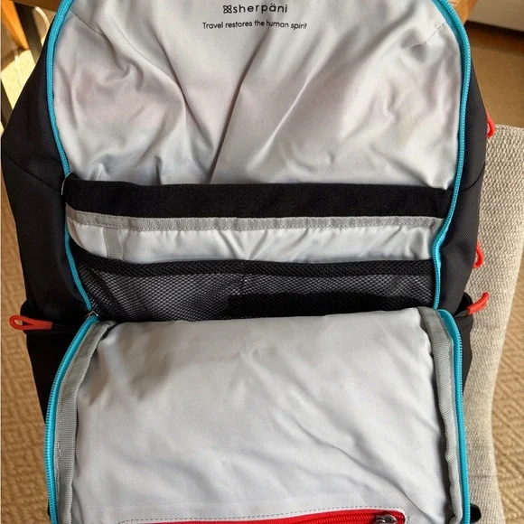 NWT Sherpani Tote Backpack Camden Black with Colorful Accents - Picture 7 of 9